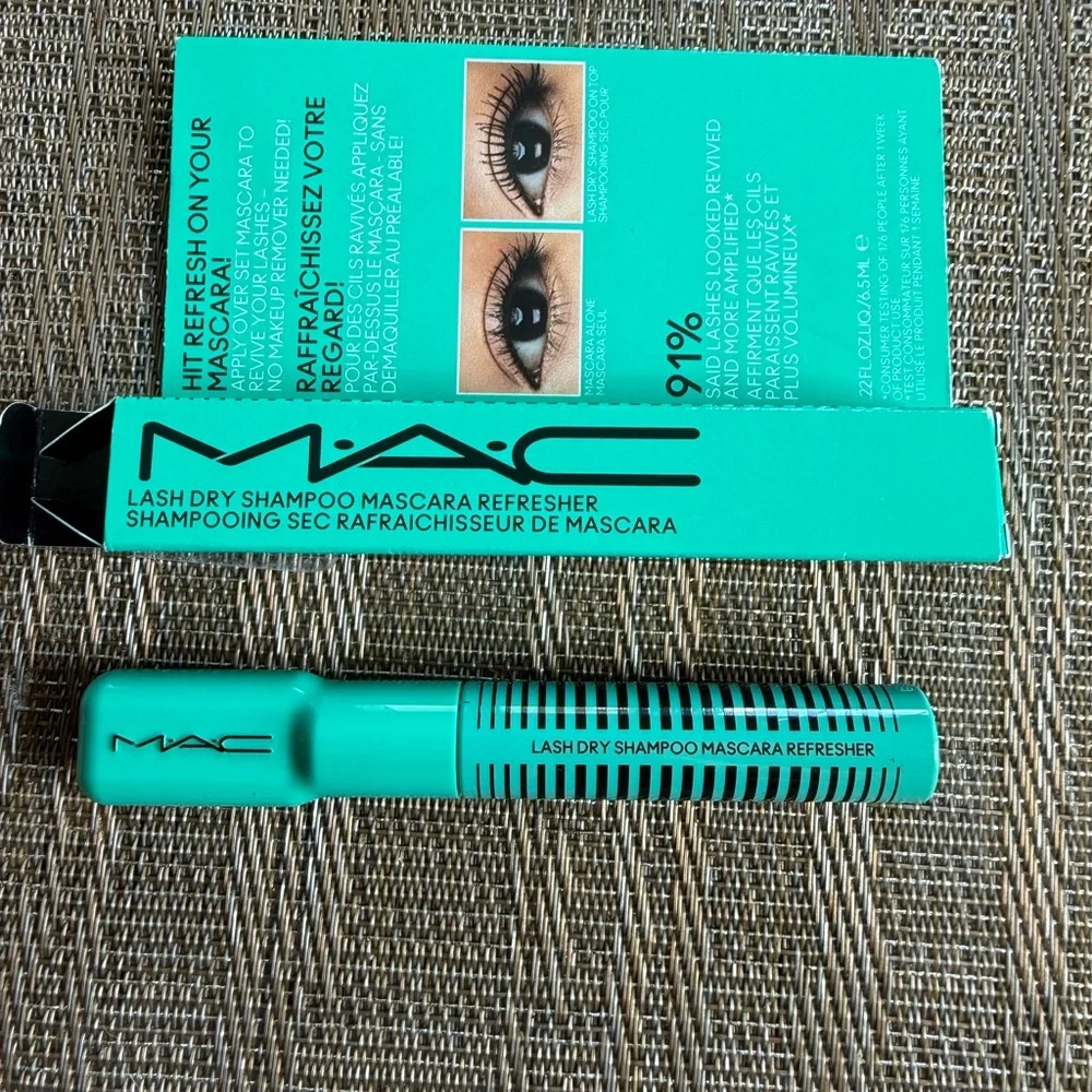 MAC LASH DRY SHAMPOO REFRESHER - Picture 2 of 3